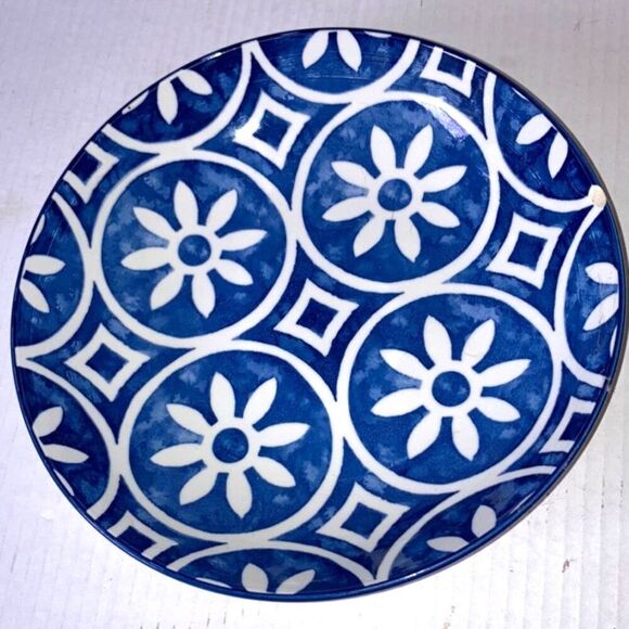 MAINSTAYS Soup Salad Bowl Blue on White Background Geometric Design 9.25 inches - Picture 2 of 8